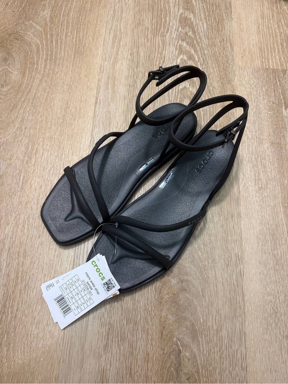 NWT CROCS Miami Ankle Strap Black Sandal Women's 8